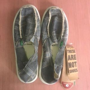 New with tags SANUK SURF SHOE